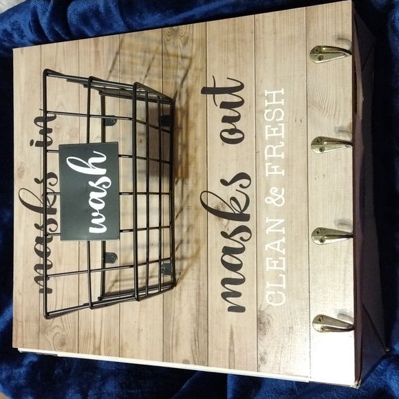 Mask Basket & Hooks Storage - Picture 1 of 4